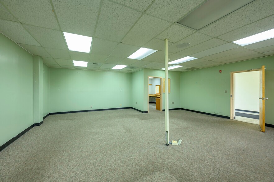 More Photos Of 424 NE Ford St, Mcminnville Office For Sale