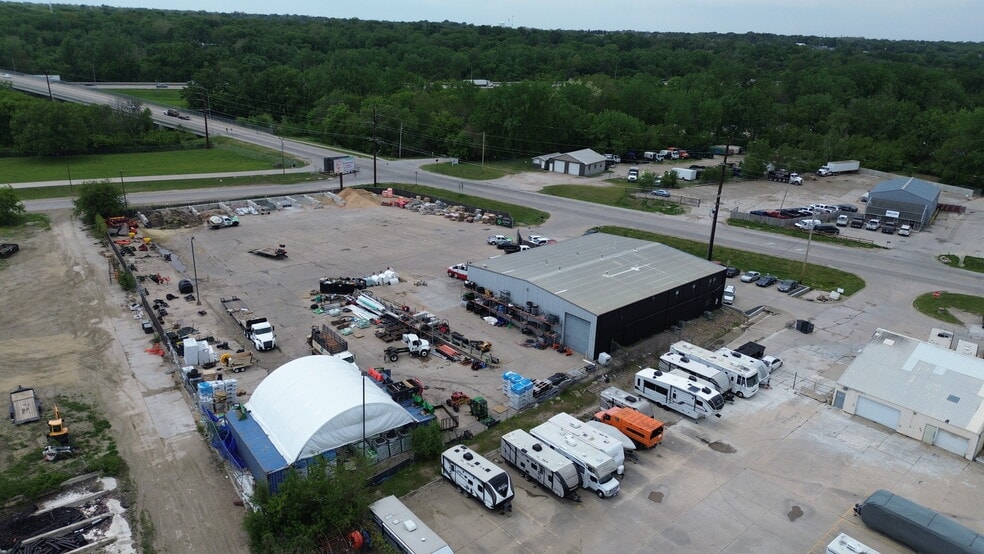More Photos Of 5145 NW Beaver Dr, Johnston Warehouse For Lease