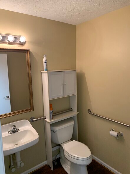 More Photos Of 40 Stoneridge Dr, Waynesboro Office For Lease