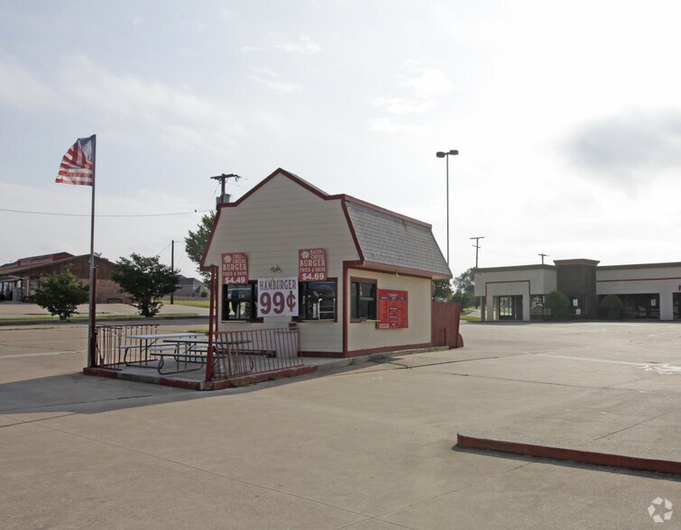 More Photos Of 5750 Davis Blvd, North Richland Hills Unknown For Lease