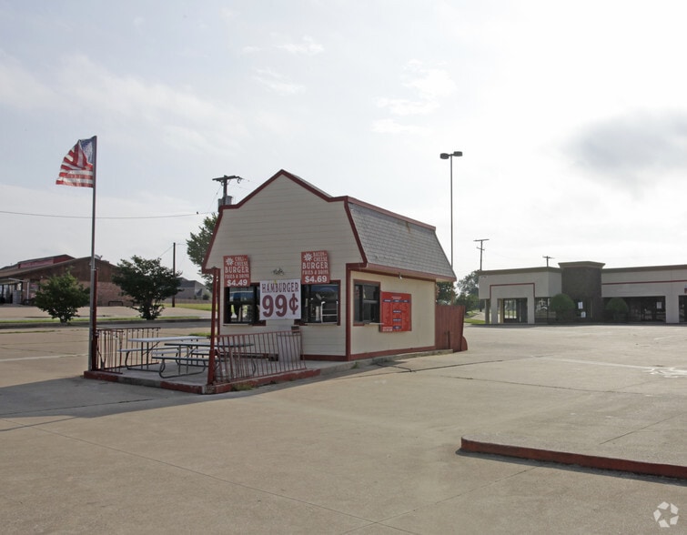 More Photos Of 5750 Davis Blvd, North Richland Hills Unknown For Lease