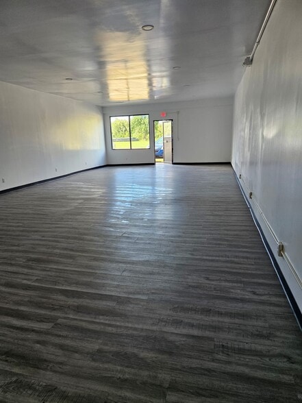 More Photos Of 2612 Kilburn Ave, Rockford Storefront For Lease