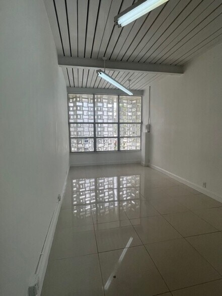 More Photos Of 2400 E Oakland Park Blvd, Fort Lauderdale Storefront Retail Office For Lease