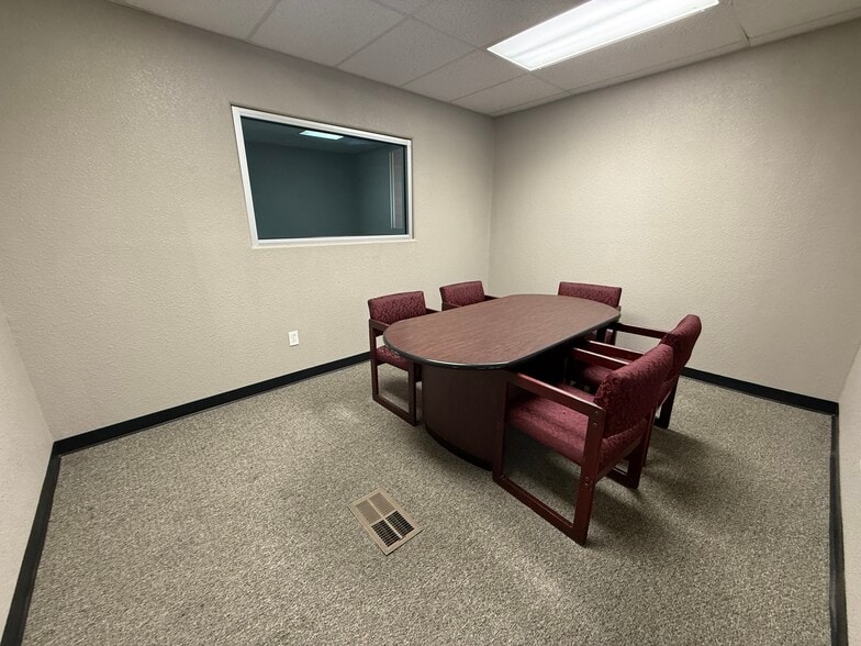 More Photos Of 1001 Berryville St, El Paso Warehouse For Sale