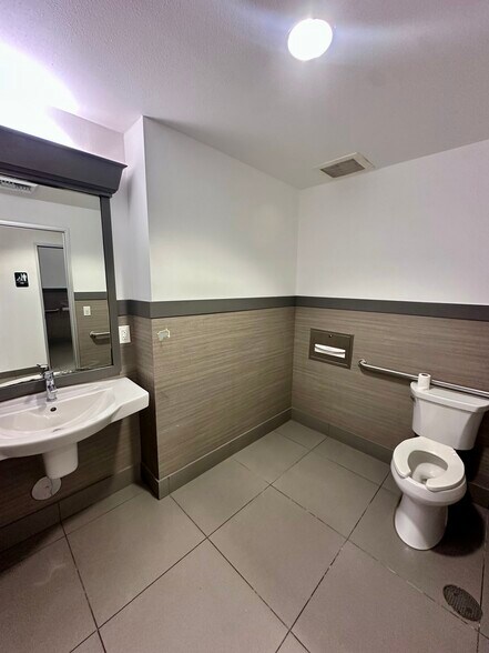 More Photos Of 8158 Beverly Blvd, Los Angeles Medical For Sale