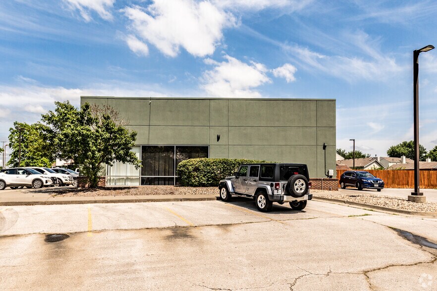 More Photos Of 6141-6151 NW Barry Rd, Kansas City Unknown For Sale