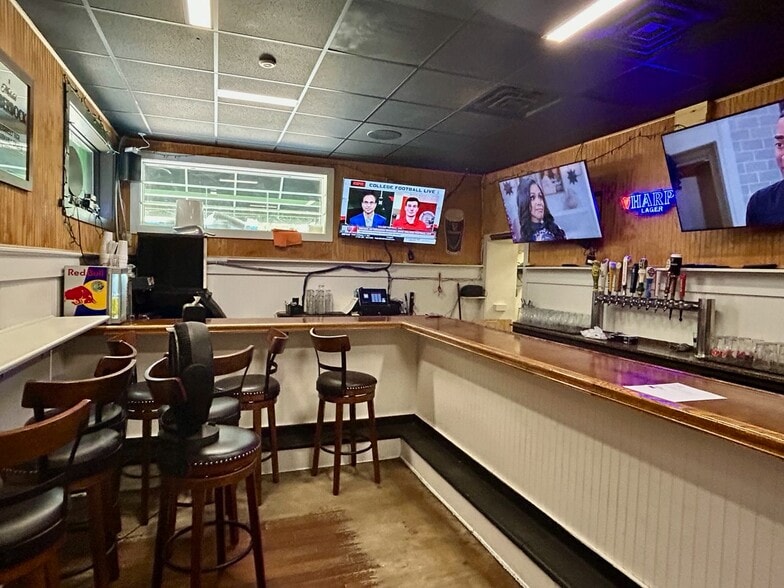 More Photos Of 320 S 8th St, Fernandina Beach Freestanding For Lease