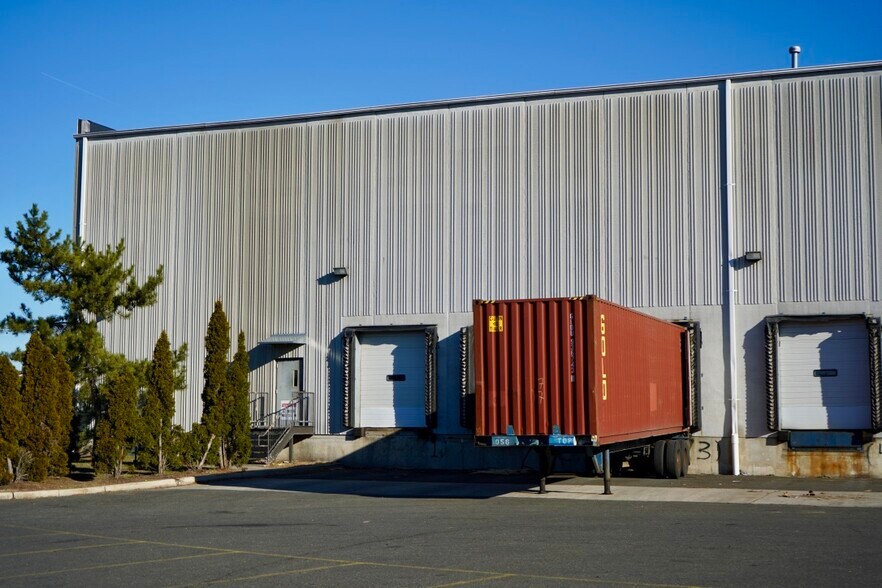 More Photos Of 46 Whelan Rd, East Rutherford Warehouse For Lease