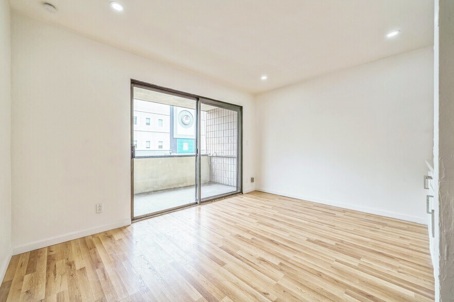 More Photos Of 823 Webster St, Oakland Storefront Retail Residential For Sale