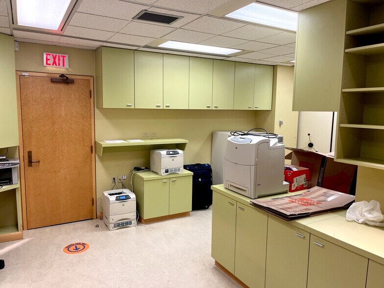 More Photos Of 999 Canada Pl, Vancouver Office For Lease