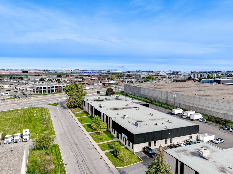 More Photos Of 731-749 Av Meloche, Dorval Light Distribution For Lease