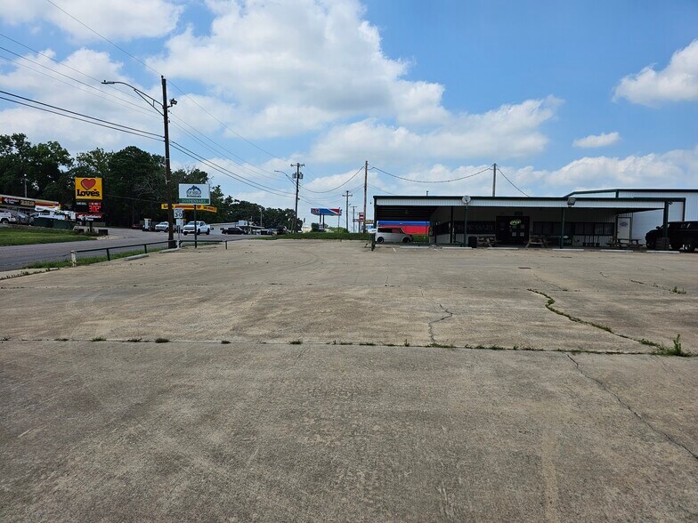 More Photos Of 1210 N 1st Ave, Durant Warehouse For Sale
