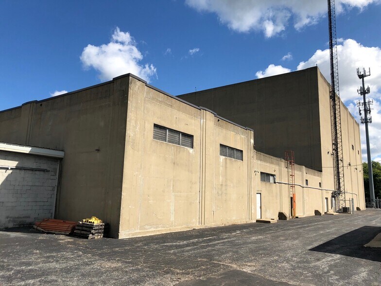 More Photos Of 1961 Base Ave, Springfield Industrial For Sale