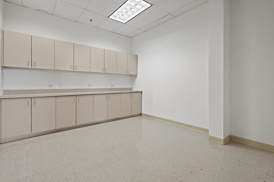 More Photos Of 9645 Lincolnway Ln, Frankfort Storefront Retail Office For Lease