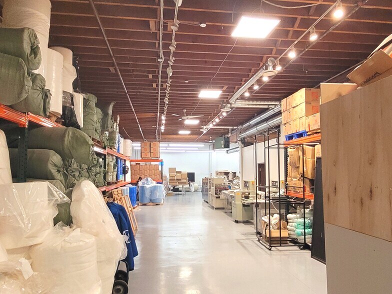 More Photos Of 4413-4433 Dawson St, Burnaby Warehouse For Lease