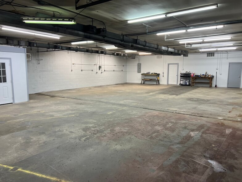 More Photos Of 69 Bagwell Mill Rd, Arden Warehouse For Lease