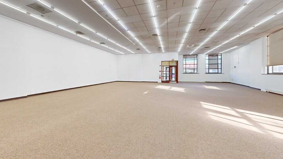 Primary Photo Of 201 N Wood Ave, Linden Bank For Lease