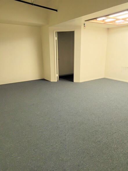 More Photos Of 1009 Brooks St, Ontario Warehouse For Lease