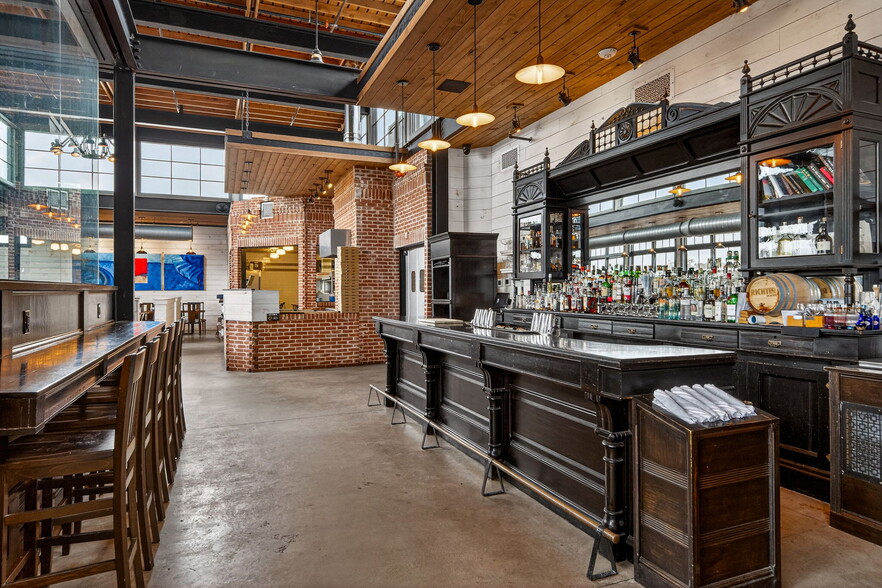 More Photos Of 153 S Main St, Boerne General Retail For Lease