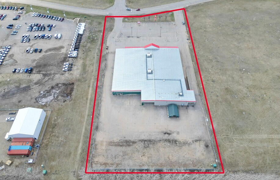 More Photos Of 1545 18th St N, Brandon Showroom For Lease