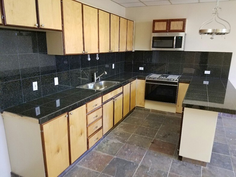 More Photos Of 5040 Edna Ave, Las Vegas Office For Lease