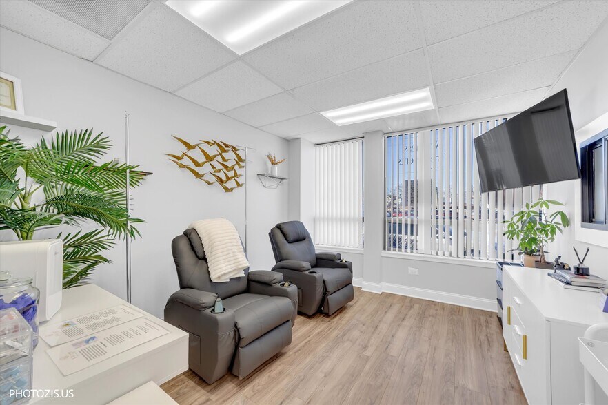 More Photos Of 5097 N Elston Ave, Chicago Medical For Sale
