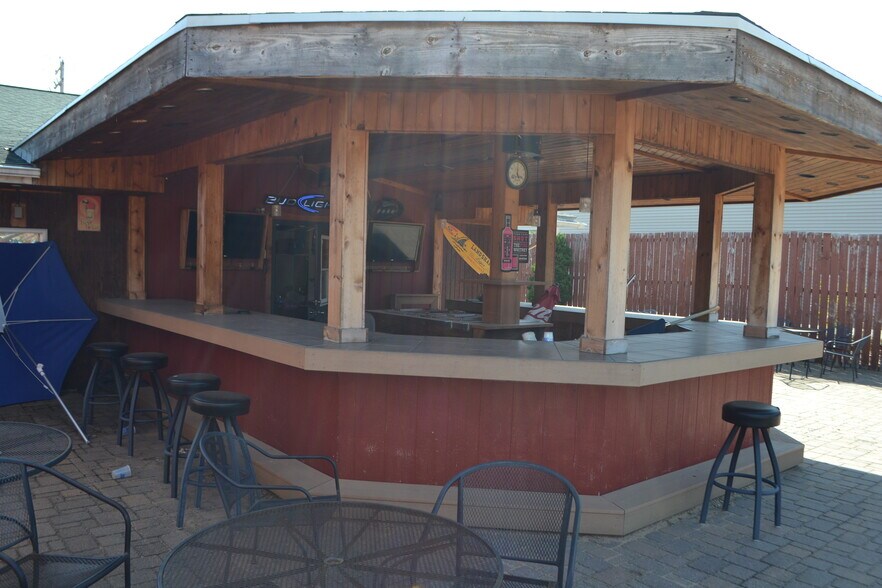 More Photos Of 1110 W Campus Ave, Wausau General Retail For Sale