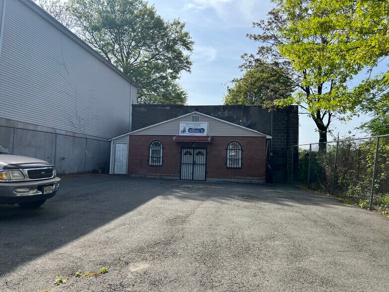Primary Photo Of 52 Gray St, Newark Religious Facility For Sale