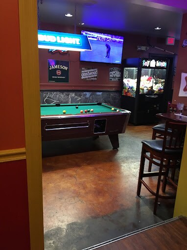 More Photos Of 122 W Franklin St, Gallatin Restaurant For Lease