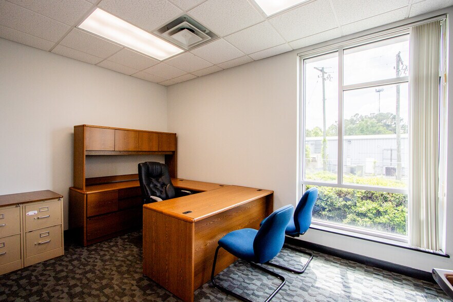 More Photos Of 297 Industrial Dr, Lexington Light Distribution For Lease