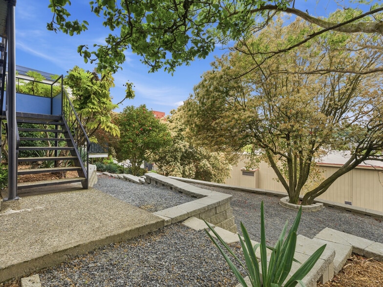 More Photos Of 2629 14th Ave W, Seattle Apartments For Sale