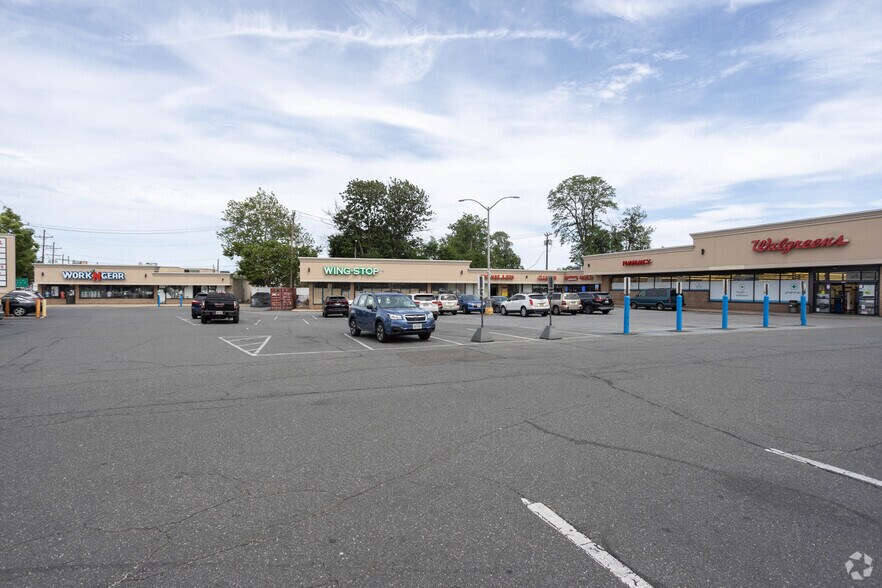 More Photos Of 1397-1415 Hempstead Tpke, Elmont Unknown For Lease