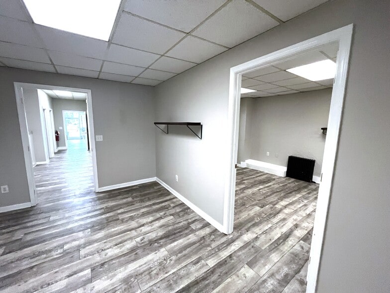 More Photos Of 33 King St, Shippensburg Storefront Retail Residential For Lease