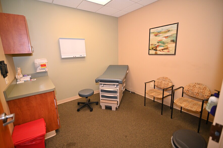 More Photos Of 2960 Technology Pl, Waldorf Research And Development For Lease