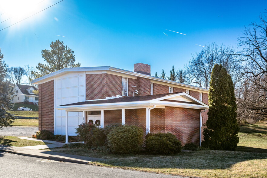 Primary Photo Of 2408 Hickory St, Staunton Religious Facility For Sale