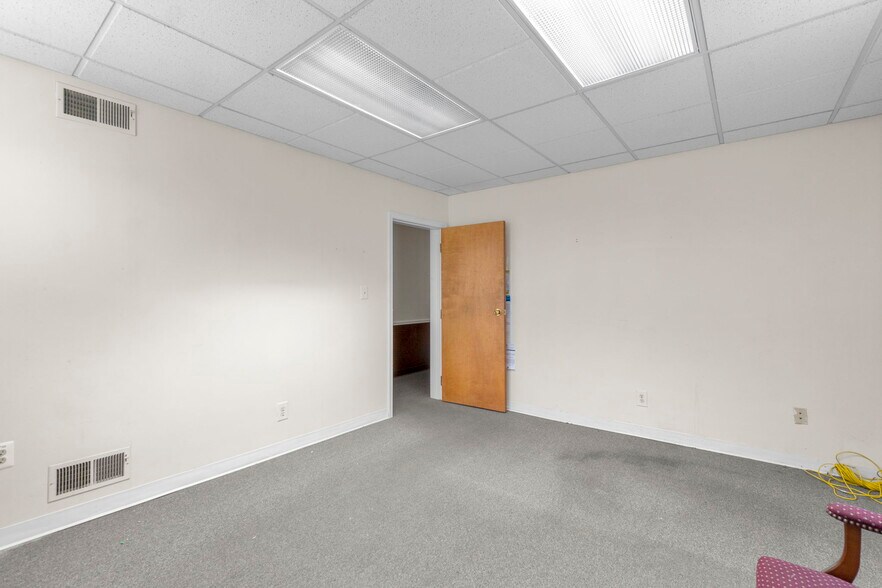 More Photos Of 300 Allegheny Ave, Towson Office For Sale