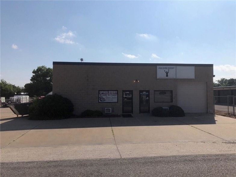 Primary Photo Of 401 Western Hills Trl, Granbury Warehouse For Sale
