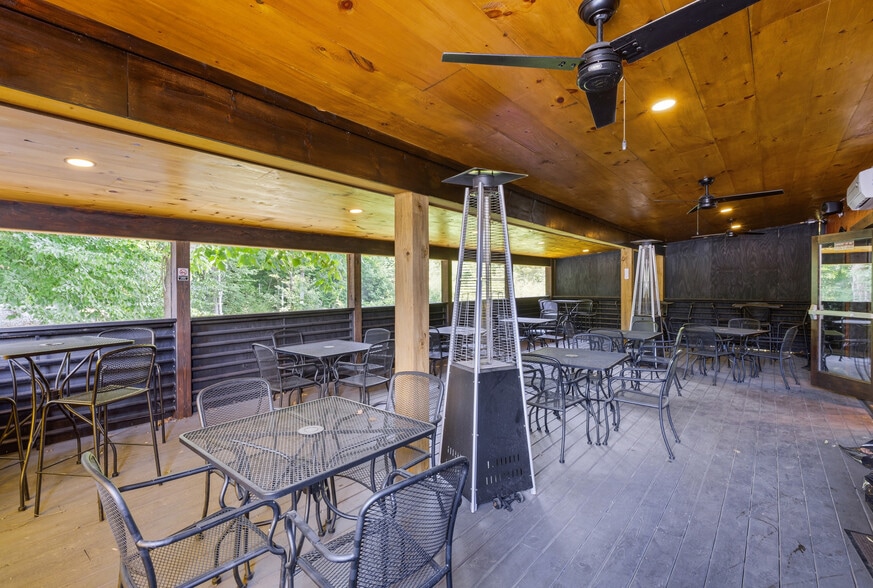More Photos Of 851 Highway 441 S, Clayton Freestanding For Sale