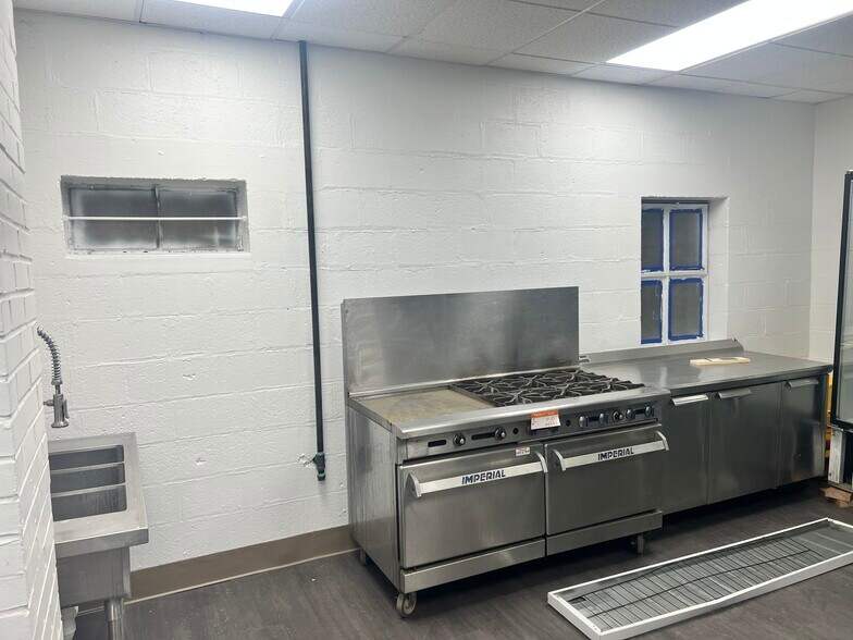 More Photos Of 221 E Saginaw St, Breckenridge Storefront Retail Office For Lease