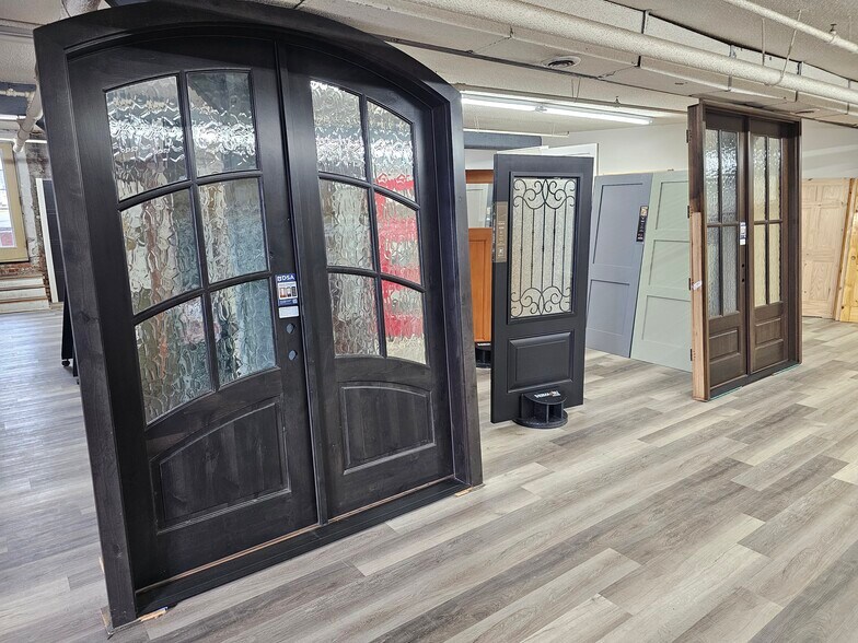 More Photos Of 1087 Sycamore St, Bristol Office For Sale