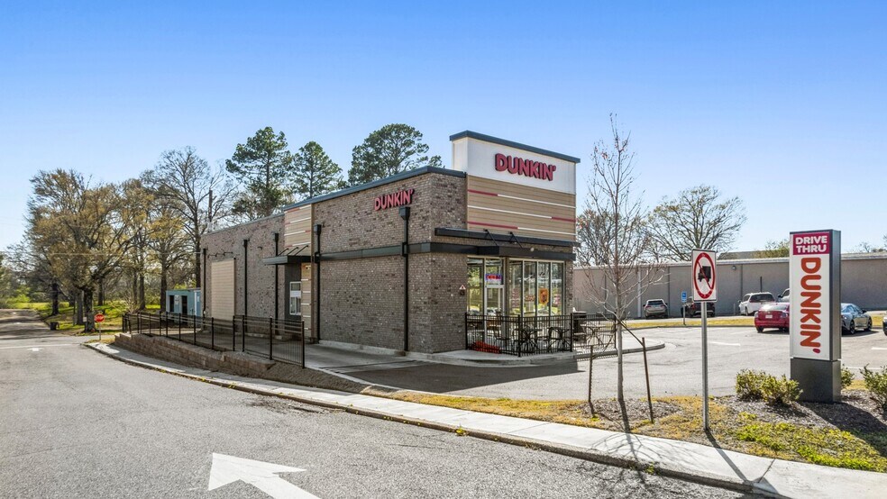 More Photos Of 151 E Commerce St, Hernando Freestanding For Sale