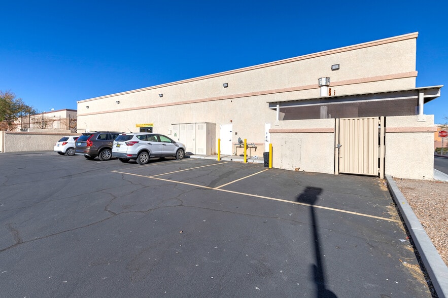 More Photos Of 2991 W Lake Mead Blvd, North Las Vegas General Retail For Sale