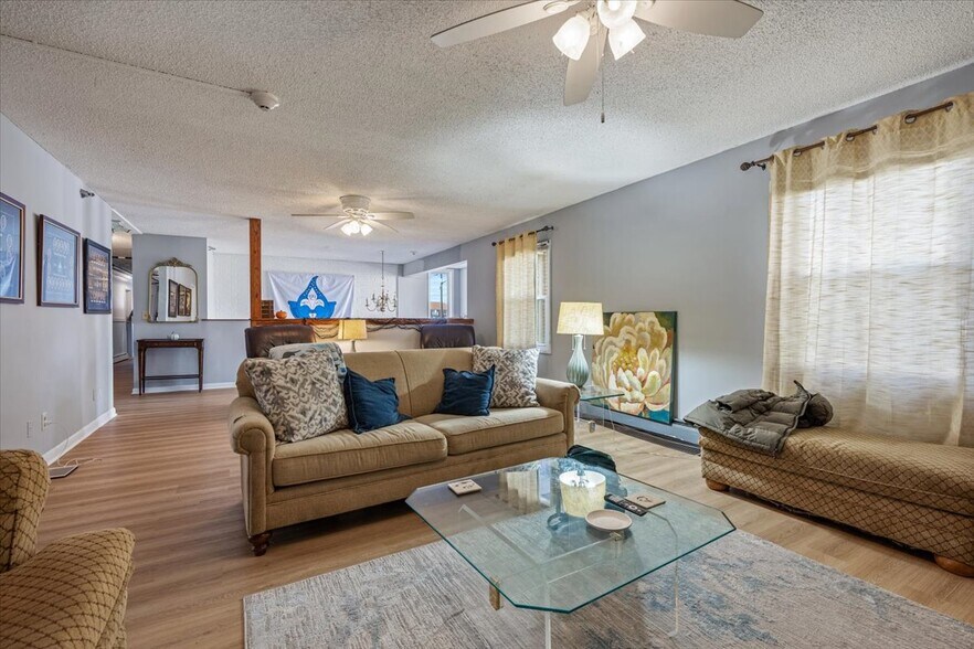 More Photos Of 918 Kimberly Dr, Dekalb Sorority Fraternity House For Sale