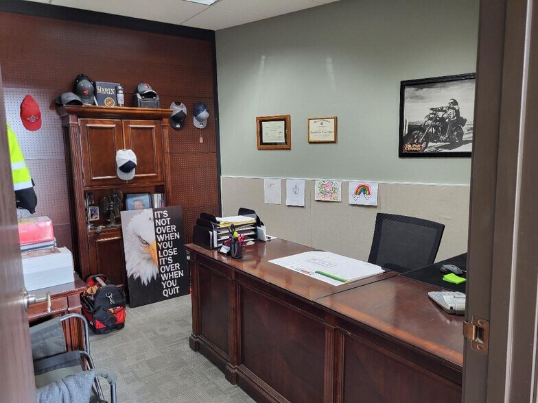 More Photos Of 2211 S Hunts Ln, San Bernardino Showroom For Lease