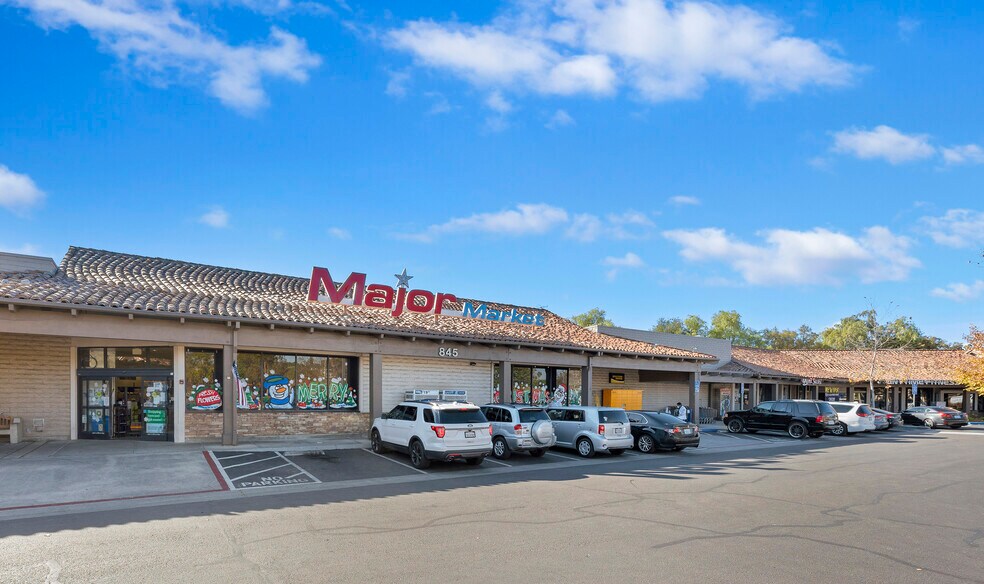 More Photos Of 701-855 S Main Ave, Fallbrook Unknown For Lease