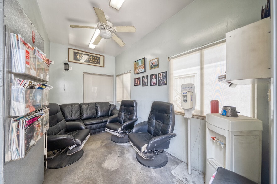 More Photos Of 4320 W Pico Blvd, Los Angeles Auto Repair For Sale