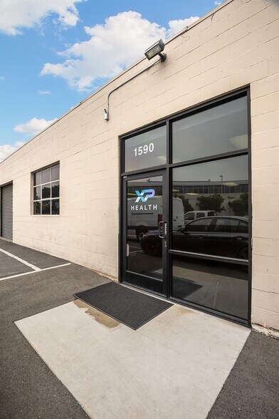 More Photos Of 1023 Chestnut St, Redwood City Research And Development For Sale