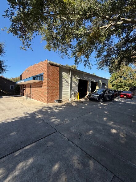 More Photos Of 4422 US Highway 17 S, New Bern Auto Repair For Sale