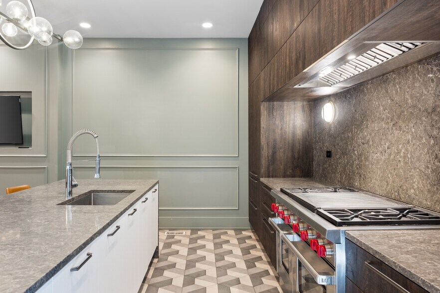 More Photos Of 2521 N Halsted St, Chicago Apartments For Lease