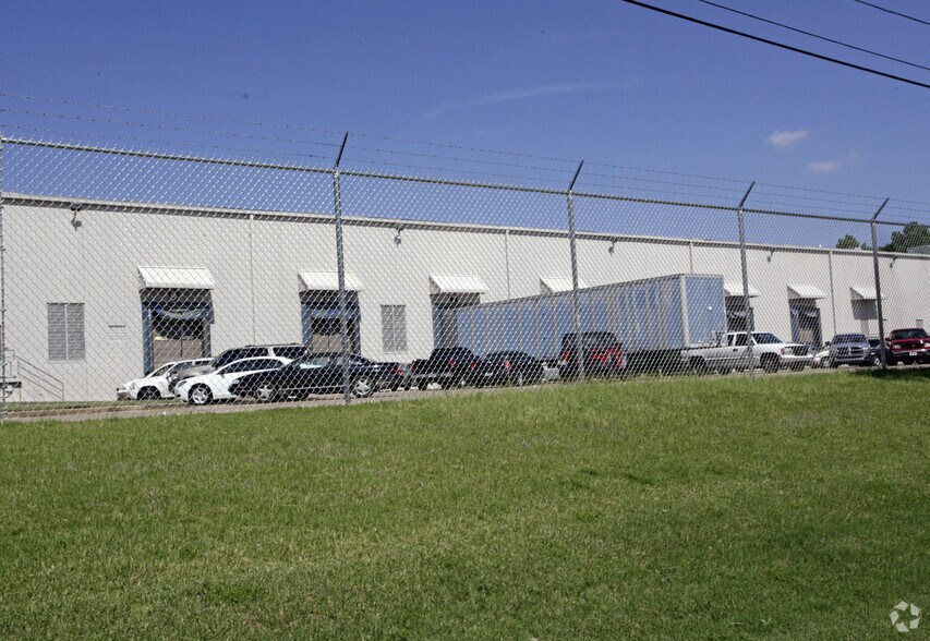 More Photos Of 4550 Quality Dr, Memphis Warehouse For Lease